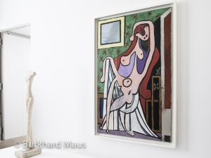 Alberto Giacometti "Femme qui marche I" (l.), Pablo Picasso "Grand Nu au fauteuil rouge" (r.), Musée Picasso Paris