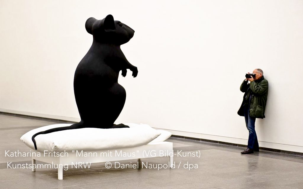 Katharina Fritsch "Mann und Maus" Kunstsammlung Nordrhein-Westfalen in: Die Bildhauer - 18.Februar 2013-© Daniel Naupold / dpa, Katharina Fritsch, Les Femmes dans les Arts