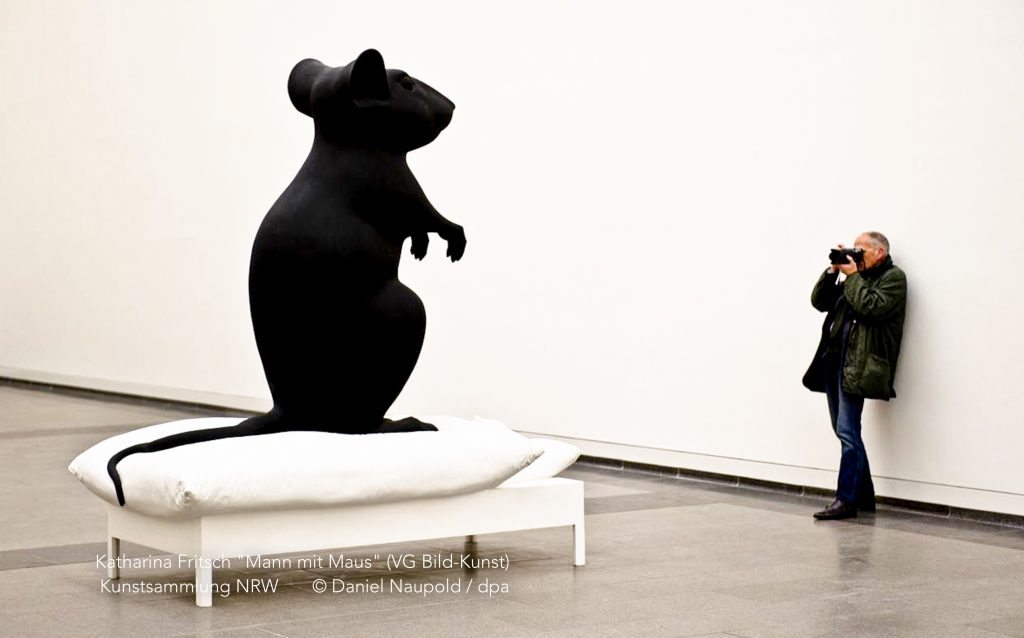 Katharina Fritsch "Mann und Maus" Kunstsammlung Nordrhein-Westfalen in: Die Bildhauer - 18.Februar 2013-© Daniel Naupold / dpa, Katharina Fritsch, Les Femmes dans les Arts