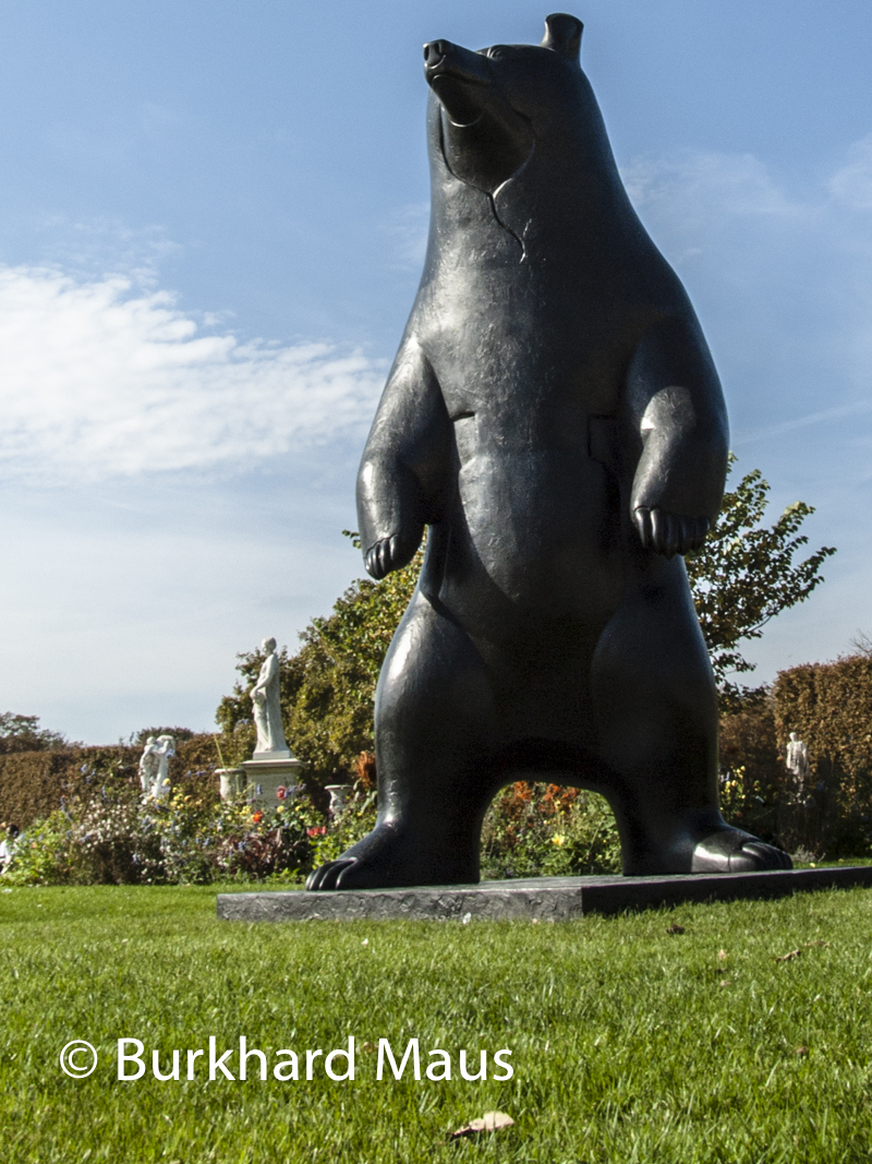 François-Xavier Lalanne, "Le Très grand ours", Foire Internationale d’Art Contemporain (FIAC) 2018: Hors les murs – Jardin des Tuileries, Paris
