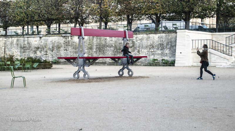 Lilian Bourgeat "Double banc", FIAC - Hors les Murs (détail), Jardin des Tuileries