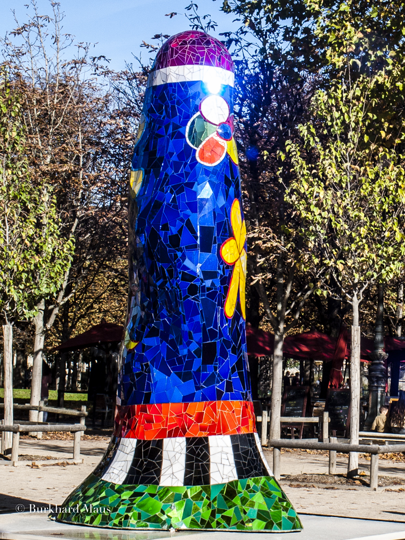 Niki de Saint Phalle, "Blue obelisk with Flowers", Paris+ par Art Basel, Jardin des Tuileries, Paris