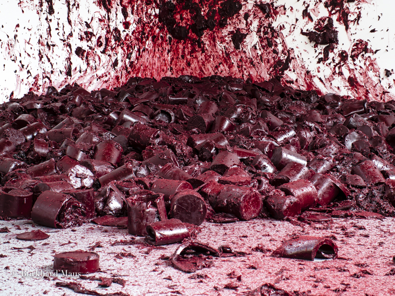 Anish Kapoor, "Shooting into this Corner" (détail), Salle du Jeu de Paume, Versailles